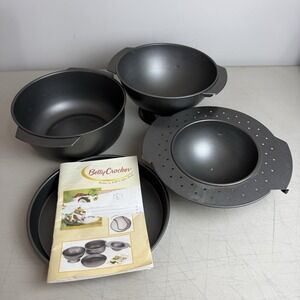Betty Crocker Bake 'n Fill Flip & Decorate Bake Pan 4 Piece Baking Set Cake